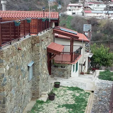 Ayios Kyriakos Калопанайотис